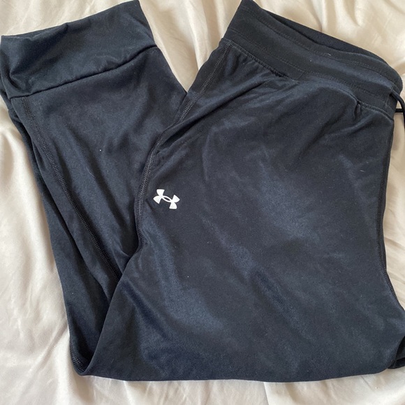 Women’s under armor, medium tech Capri NWT - Picture 2 of 3